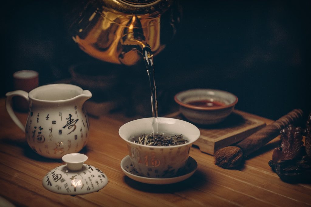 Taste Pu'er tea made from ancient tea trees